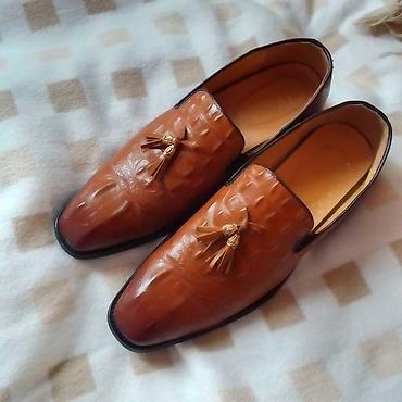 Kişi Loaferi – klassik tassel model Şəkildə biraz tünd düşür cüzi