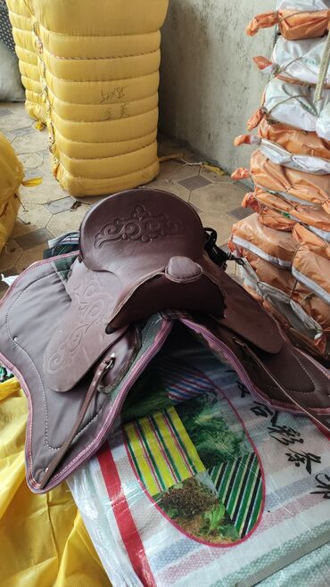 Товары и оборудование для с/х животных: Ээр,токум,тердик,ат жабуу,така мык,аркан,ремень,мешок,картошка — 28