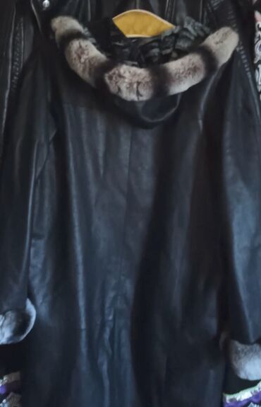 jakna prirodno krzno: Presavrsena kozna jakna (jagnjeca koza) sa dva lica,drugo lice jakne