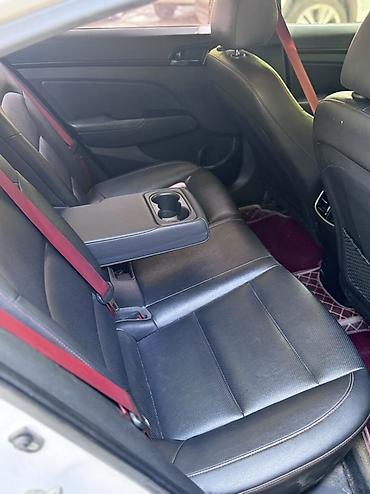 jeely coolray: Hyundai Elantra: 2019 г., 1.4 л, Робот, Бензин, Седан — 4