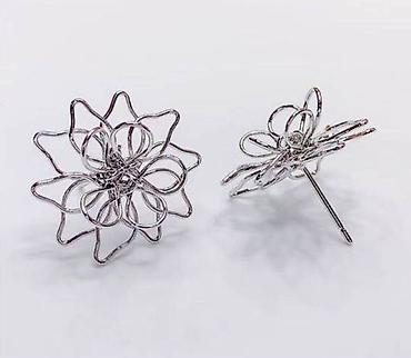 Серьги: Серьги Г гвоздики в форме воздушного цветка из тонкой проволоки — 3