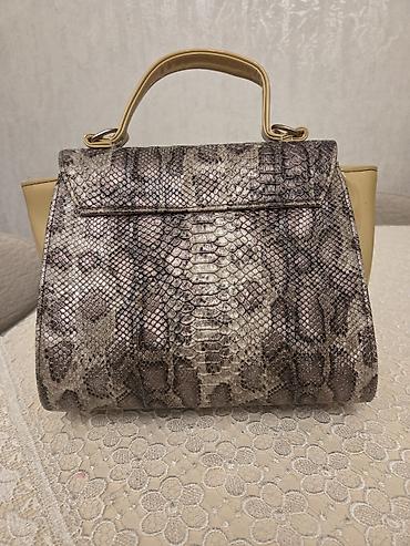 Çantalar: Qadın çantası – ilan dərisi naxışlı, mini top-handle model - Dizayn — 2