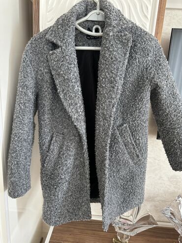Paltolar: Palto, Bershka, S (EU 36), rəng - Boz lalafo.az -da Paltolar: Palto, Bershka, S (EU 36), rəng - Boz