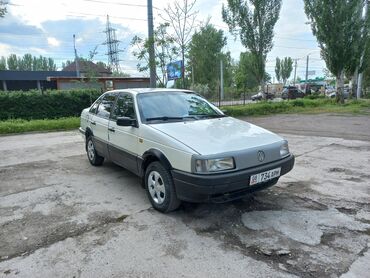 Volkswagen Passat: 1989 г., 1.8 л, Механика, Бензин, Седан