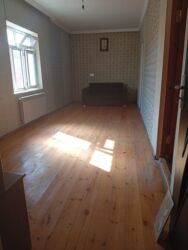 Uzunmüddətli kirayə mənzillər: Tecili Ramani Savxoz da Yola yaxin 3 otaqli temirli Adelni heyet evi — 12