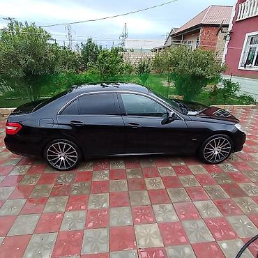 w212 mercedes: Mercedes-Benz E-Class sedan (W212). Qara rəng, 4 qapı, tam ölçülü — 1