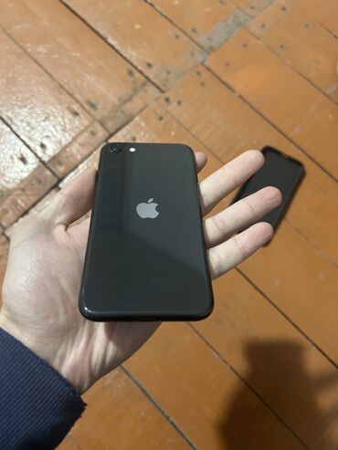 Apple iPhone: IPhone SE 2022, Б/у, 64 ГБ, Jet Black, Чехол, 78 %