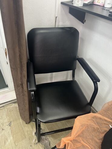 Салонные кресла: Продаю оборудование для салона срочно Все что на фото Мойка 14 Педикюр