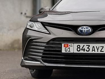 Toyota: Toyota Camry: 2021 г., 2.5 л, Вариатор, Гибрид, Седан — 6