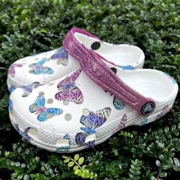 распродажа фирменной обуви: Кроксы детские. Crocs. 1700сом Шлепанцы "машинки". 600сом Детские