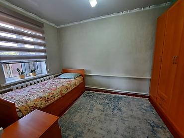 с ремонтом: Дом кирпичный в г.Токмок в доме - зал, 2 спальни,кухня — 8