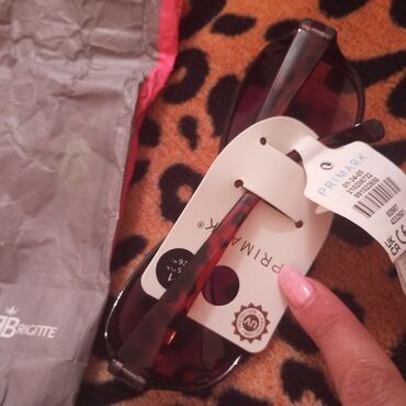 Eynəklər: Gün. eynäyi. Germaniyanindi. şüşäsi. gözä. zärär. vermiyändi — 10