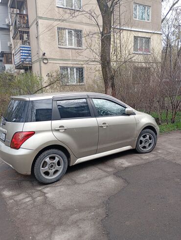 Toyota: Toyota ist: 2003 г., 1.5 л, Автомат, Бензин, Хэтчбэк