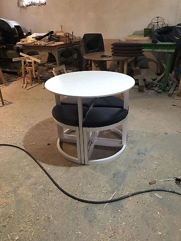 Setovi stolova i stolica: Sto + 4 stolice. Bez — 1