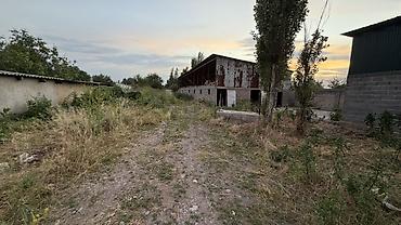 Продажа коттеджей и домов: Продаётся животноводческая ферма (сарай) в отличном месте! 📍 Удобное — 9