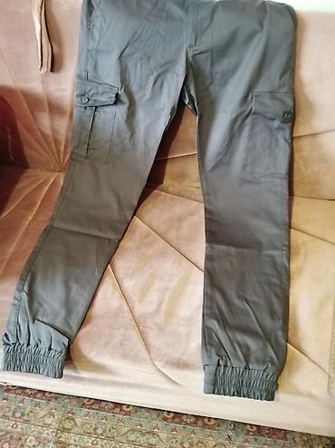 prsluk s: Muške cargo pantalone, sive boje. - Model: cargo džogeri sa lastišem — 1