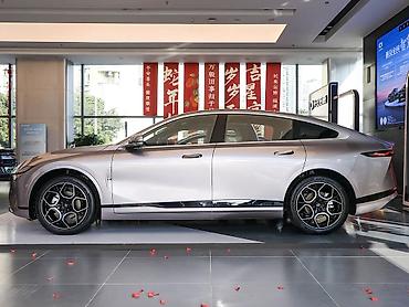 mersedes c class: Changan Qiyuan A07: 1.5 l | 2026 il Sedan — 9