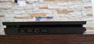 PS4 (Sony Playstation 4): PlayStation 4 slim 500 gb -2 orijinal pult -4 disk Salam. təcili — 5