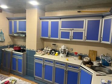 kreditle metbex mebelleri: Mavi və gümüşü rənglərdə, müxtəlif ölçülü dolablardan ibarət mətbəx