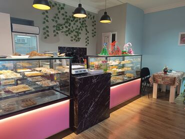 Stend vitrinləri: Vitrinle quru mal üçün ve soyuducu vitrin kafe ve restoranlar
