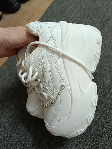 Patike: Beli ženske patike,debeli đon . original " bershka" — 6