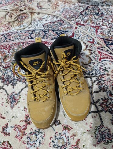 берцы военные: Nike — треккинговые ботинки оригинал куплен в Европе.одевал один сезон