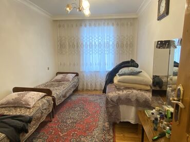 Köhnə tikili: 3 otaqlı rahat mənzil/interyer - Geniş qonaq otağı: divan, 6 nəfərlik — 3