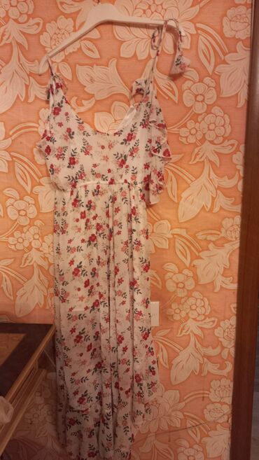 Gündəlik donlar: Qadın geyim dəsti – 4 fərqli model 1) Qırmızı paltar (etikə brendi) - — 3