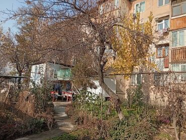 продам 1к квартиру: 2 комнаты, 43 м², 104 серия, 1 этаж