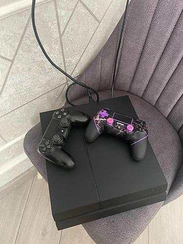 playstatin: PlayStation 4 (PS4) oyun konsolu dəsti Komplekt: - PS4 konsolu (qara) — 1