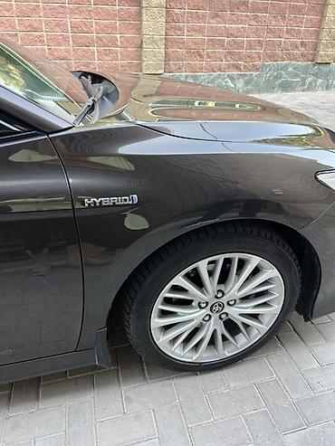 outback 2018: Toyota Camry: 2018 г., 2.5 л, Гибрид, Седан — 9