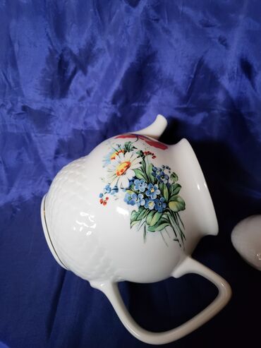 Čajnici: Bokal Zajecar porcelan 70te. Bokal je nov. na poklopcu nedostaje — 10