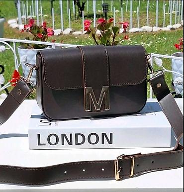 Torbe: Ženska crossbody torba sa metalnim slovom “M” - Model: pravougla — 1