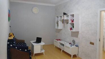 купить компьютерный стол бу: Ağ parlaq laminantdan hazırlanıb. 1 il işlənib. Saxlamağa yerim yoxdu