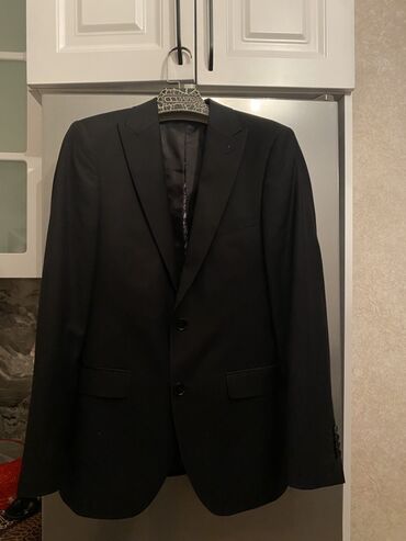 бордовые мужские куртки: Klassik qara kişi pencəyi - Rəng: dərin qara - Parça: hamar at lalafo.az бордовые мужские куртки: Klassik qara kişi pencəyi - Rəng: dərin qara - Parça: hamar