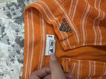 Оранжевый лонгслив/джемпер adidas в полоску - Бренд: adidas