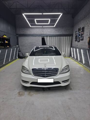 шины на газель: Белый седан Mercedes-Benz S-Class с элегантным дизайном и
