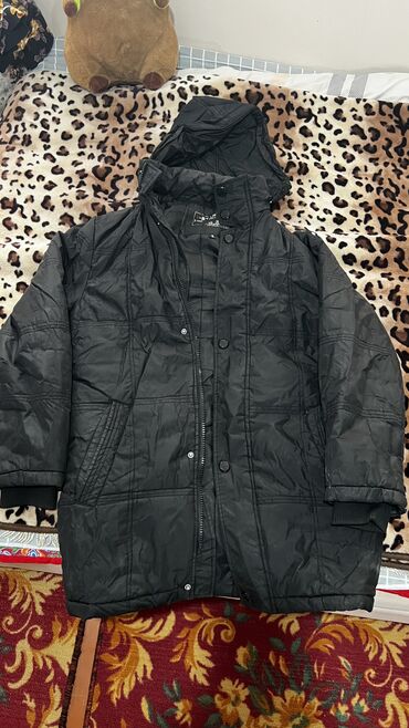 Куртки: Куртки каждая по 300 — 6