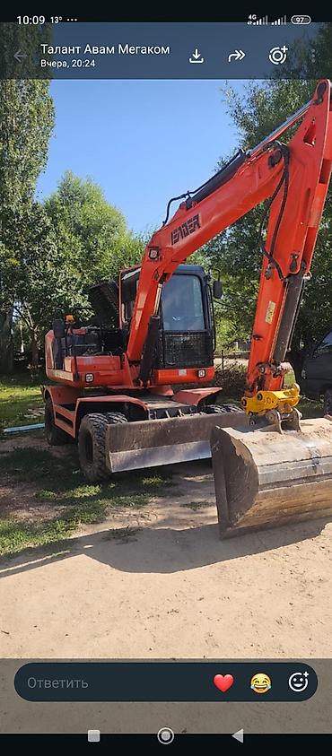 красный страитель: Экскаватор, Isuzu, Колесный — 1