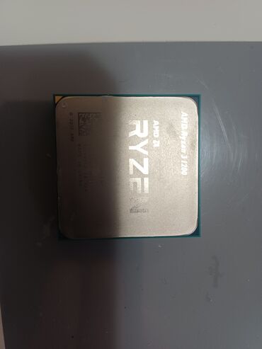 Ostali kompjuterski delovi: AMD Ryzen 3 1200 procesor - Serija: AMD Ryzen 3 (Zen, 1. generacija) — 2