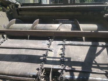 Зерновые жатки: Продается силосный Камбайын собой имеется две жатки .один силосный — 13