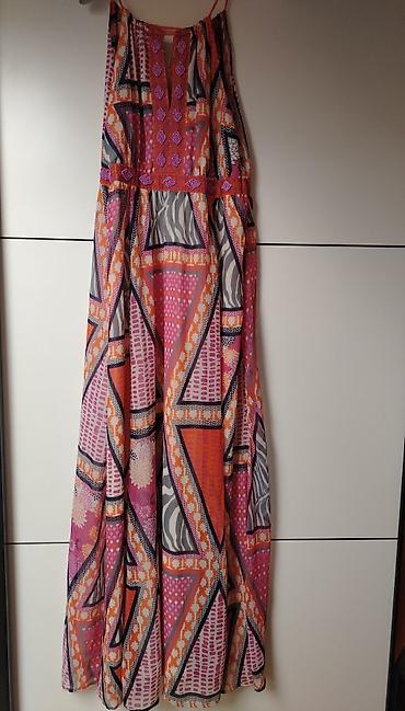 lakovane sandale: Duga letnja haljina na tanke bretele, živopisnog boho/etno printa — 2