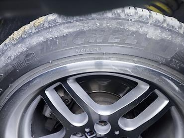 диски 16 железные: Литые диски BMW 37 стиль + шины Michelin разнаширокий - Оригинальные — 4