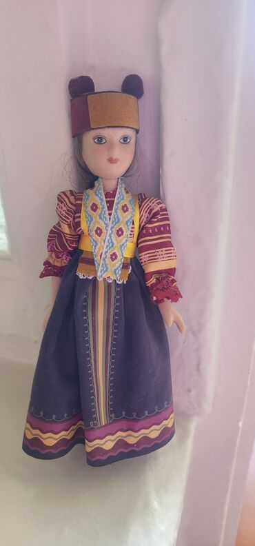 Игрушки: Продаю куклу
с книгой в костюме at lalafo.kg Игрушки: Продаю куклу
с книгой в костюме