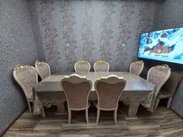 beton maşını: Masa desti 8 stulnan 500₼ satilir .Unvan Guzdek &Rumi(Gül)
