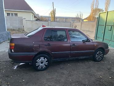 matiz diska: Volkswagen Vento: 1992 г., 1.8 л, Седан — 5