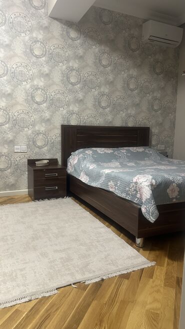 химчистка мебели: Двуспальная кровать, Трюмо, 2 тумбы, Турция, Б/у