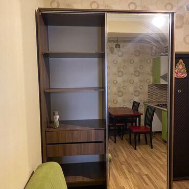 Dolablar: İşlənmiş, Dəhliz dolabı