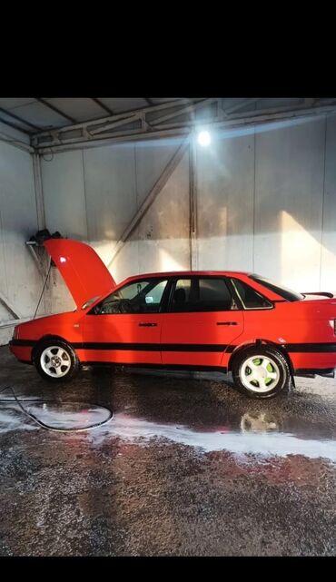 Volkswagen: Volkswagen Passat: 1989 г., 1.8 л, Механика, Бензин, Седан