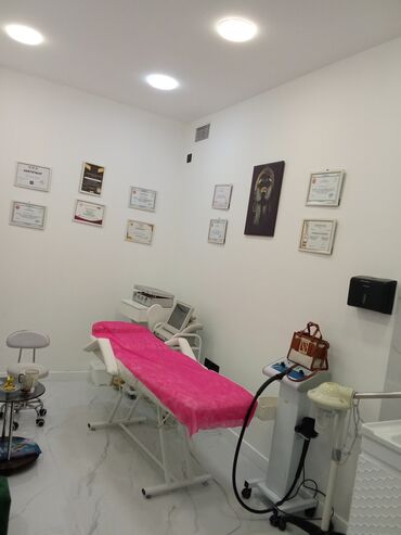 Kommersiya daşınmaz əmlakının satışı: KLİNİKA icarəyə verilir. Otaqların sayı 21 di. SAHƏSİ 430 kV . YENİ — 27